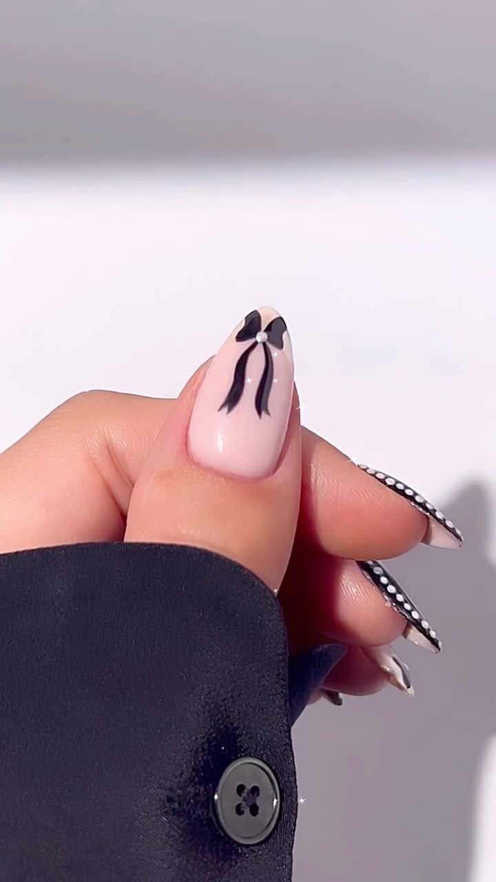 Elegant Bows Nail Art