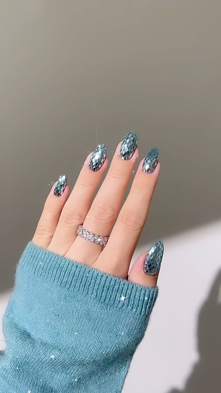 Glimmering Teal Nail Art