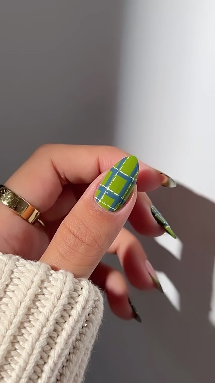 Stylish Green Nail Art